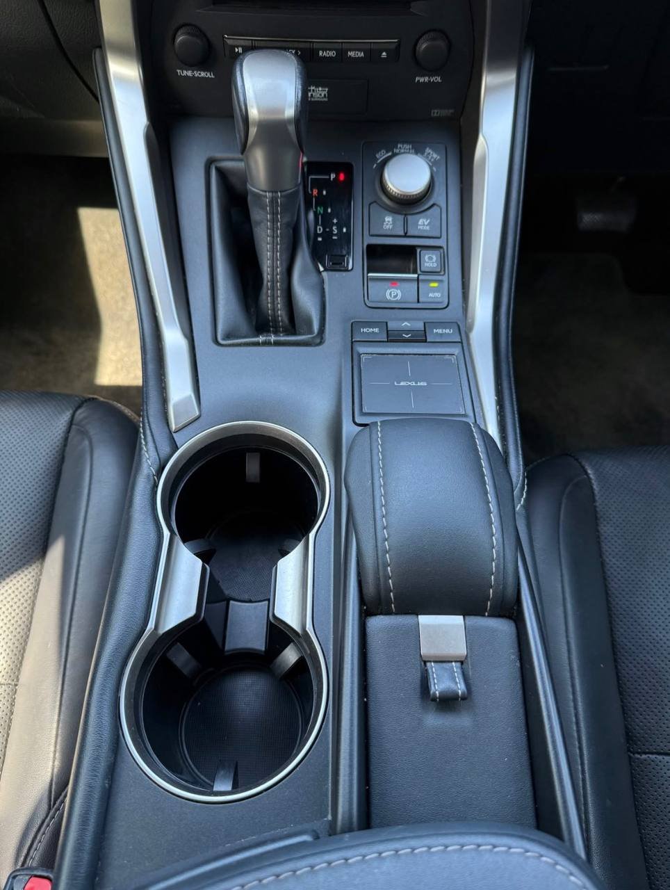 Buy Used Lexus SUV - Image 8